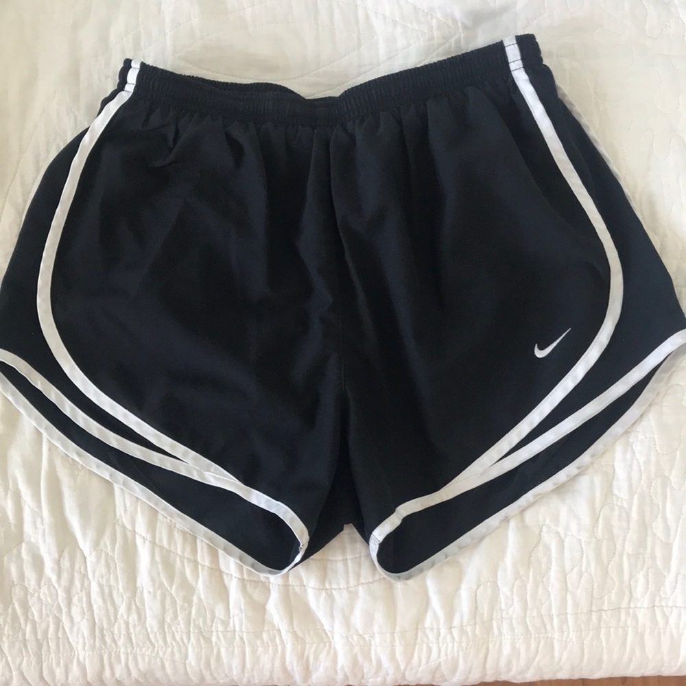 Nike shorts size M